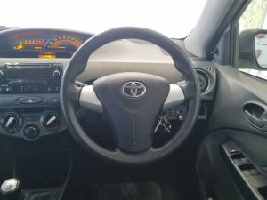 Toyota Etios hatch 1.5 Sprint - Image 8