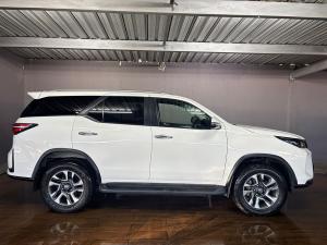 Toyota Fortuner 2.4GD-6 4x4 - Image 4