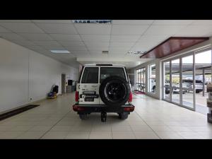 Toyota Land Cruiser 76 4.5D-4D V8 station wagon LX - Image 5