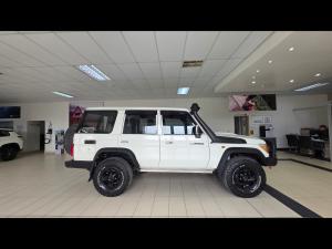 Toyota Land Cruiser 76 4.5D-4D V8 station wagon LX - Image 3
