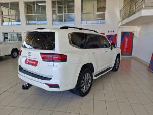 Toyota Land Cruiser 300 3.3D ZX - Image 2