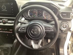 Toyota Urban Cruiser 1.5 XR manual - Image 8