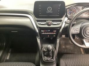 Toyota Urban Cruiser 1.5 XR manual - Image 14