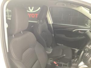 Toyota Urban Cruiser 1.5 XR manual - Image 16