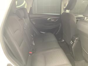 Toyota Urban Cruiser 1.5 XR manual - Image 17