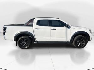 Isuzu D-Max 3.0TD double cab V-Cross - Image 8