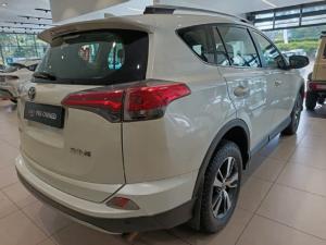 Toyota RAV4 2.0 GX - Image 12