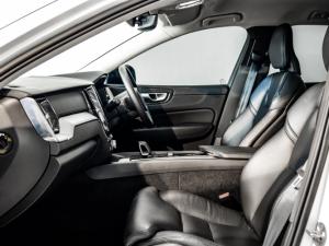 Volvo XC60 B5 AWD Plus Dark - Image 11