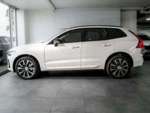 Volvo XC60 B5 AWD Plus Dark - Image 2