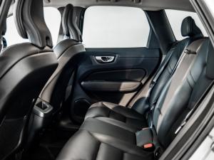 Volvo XC60 B5 AWD Plus Dark - Image 3