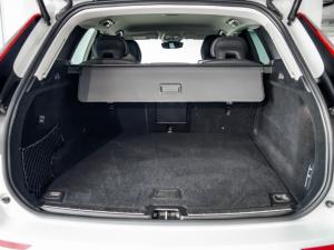 Volvo XC60 B5 AWD Plus Dark - Image 6