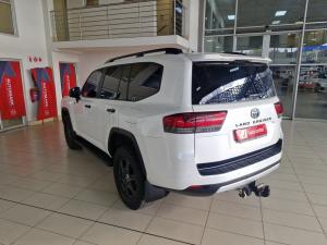 Toyota Land Cruiser 300 3.5T GR-Sport - Image 10