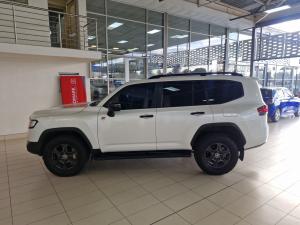 Toyota Land Cruiser 300 3.5T GR-Sport - Image 11