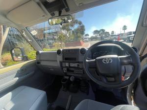 Toyota Land Cruiser 79 4.5D-4D LX V8 single cab - Image 6