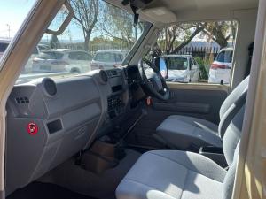 Toyota Land Cruiser 79 4.5D-4D LX V8 single cab - Image 7