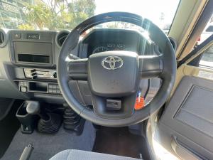 Toyota Land Cruiser 79 4.5D-4D LX V8 single cab - Image 8