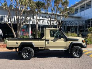 Toyota Land Cruiser 79 4.5D-4D LX V8 single cab - Image 3