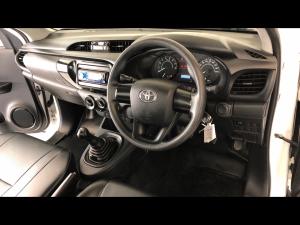 Toyota Hilux 2.0 chassis cab - Image 6