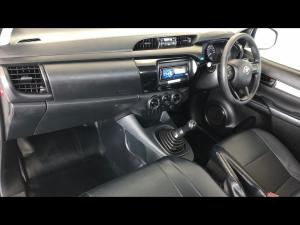Toyota Hilux 2.0 chassis cab - Image 7
