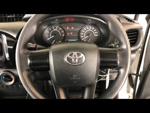 Toyota Hilux 2.0 chassis cab - Image 8