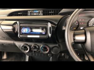 Toyota Hilux 2.0 chassis cab - Image 10