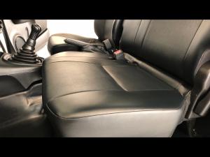 Toyota Hilux 2.0 chassis cab - Image 12