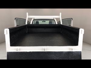 Toyota Hilux 2.0 chassis cab - Image 13