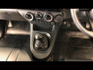 Toyota Hilux 2.0 chassis cab - Image 15