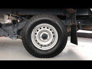 Toyota Hilux 2.0 chassis cab - Image 19