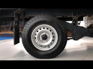 Toyota Hilux 2.0 chassis cab - Image 20