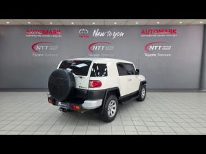 Toyota FJ Cruiser 4.0 V6 - Image 2