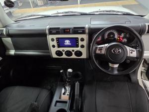 Toyota FJ Cruiser 4.0 V6 - Image 6