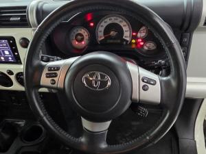 Toyota FJ Cruiser 4.0 V6 - Image 8
