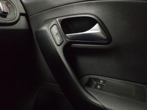 Volkswagen Polo Vivo hatch 1.6 Life - Image 28