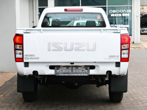 Isuzu D-Max Gen 6 250 single cab Fleetside safety - Image 7