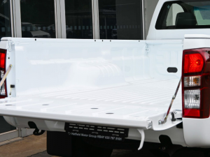 Isuzu D-Max Gen 6 250 single cab Fleetside safety - Image 9
