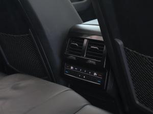 Volkswagen Touareg V6 TDI Executive R-Line - Image 20