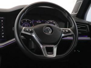 Volkswagen Touareg V6 TDI Executive R-Line - Image 22