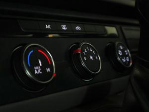 Volkswagen Transporter 2.0TDI Kombi SWB Trendline auto - Image 23