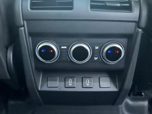 Land Rover Defender 110 D350 X-Dynamic HSE - Image 11