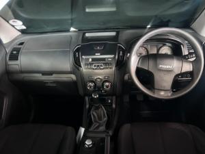 Isuzu D-Max 250 double cab 4x4 Hi-Ride - Image 5
