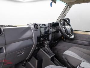 Toyota Land Cruiser 79 2.8GD-6 double cab auto - Image 7