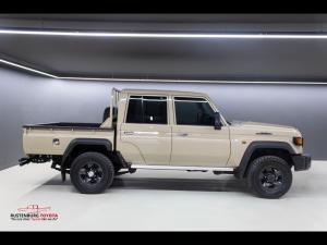 Toyota Land Cruiser 79 2.8GD-6 double cab auto - Image 3