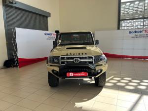 Toyota Land Cruiser 79 4.5D-4D V8 double cab LX - Image 4