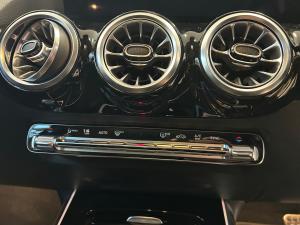 Mercedes-Benz GLA GLA200d Progressive - Image 11
