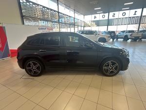 Mercedes-Benz GLA GLA200d Progressive - Image 3