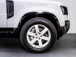 Land Rover Defender 110 D300 X-Dynamic HSE - Image 4