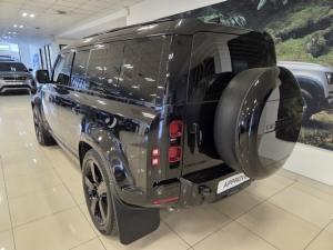 Land Rover Defender 110 D300 X-Dynamic HSE - Image 3