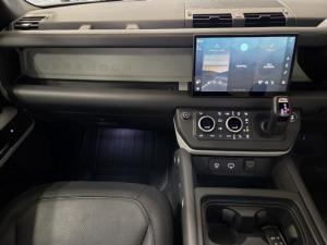 Land Rover Defender 110 D300 X-Dynamic HSE - Image 8