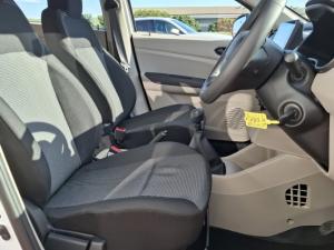 Renault Triber 1.0 Evolution - Image 9